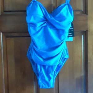 NWT, Splash one-piece swimsuit. Size 8,Tur…